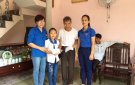 Thị đoàn Bỉm Sơn Trao quà cho học sinh là con, cháu thương binh, liệt sỹ có hoàn cảnh gia đình khó khăn 
